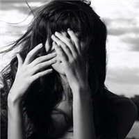 女生黑色头像 红眼睛带口罩图片